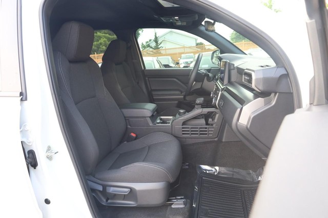 Toyota 4Runner Vehicle Full-screen Gallery Image 24