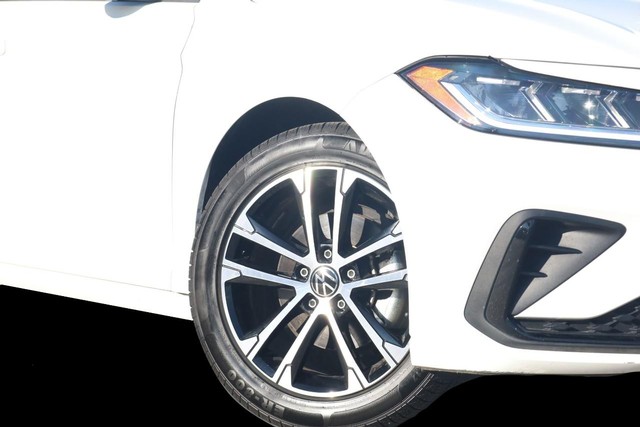 Volkswagen Jetta Vehicle Image 03