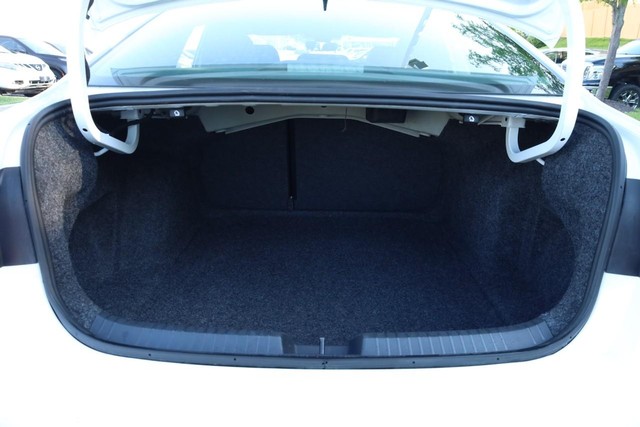 Volkswagen Jetta Vehicle Image 07