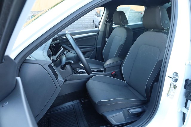 Volkswagen Jetta Vehicle Image 08