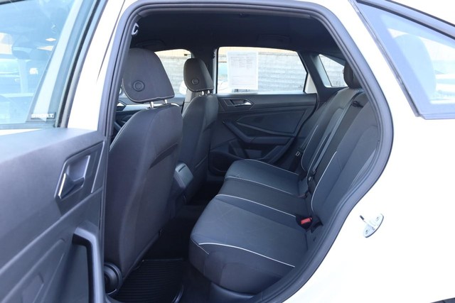 Volkswagen Jetta Vehicle Image 20