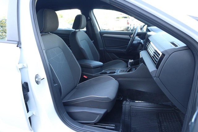 Volkswagen Jetta Vehicle Image 23