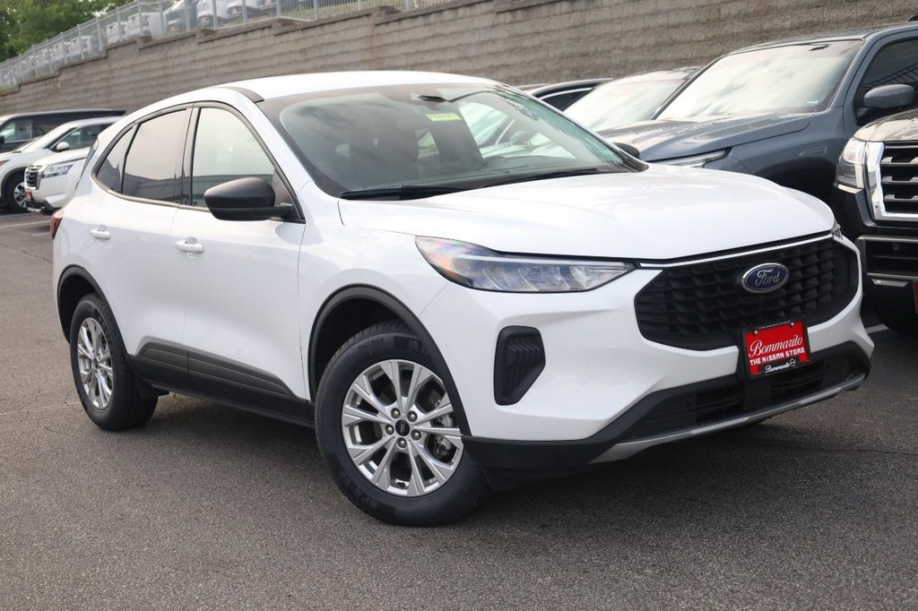 Ford Escape Vehicle Image 02
