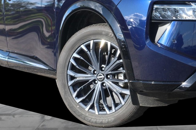 Nissan Rogue Vehicle Image 03