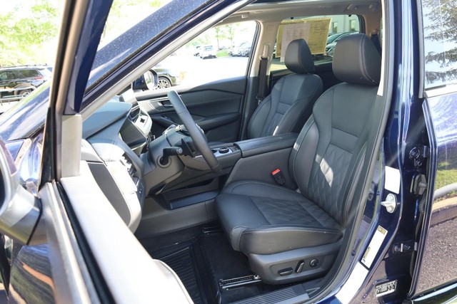 Nissan Rogue Vehicle Image 08