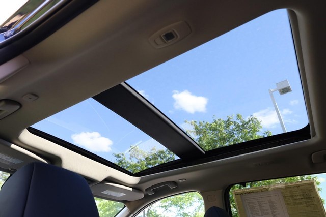 Nissan Rogue Vehicle Image 10