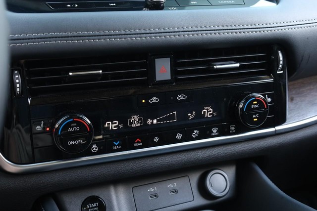Nissan Rogue Vehicle Image 16