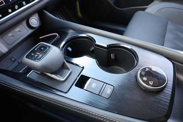 Nissan Rogue Vehicle Image 18