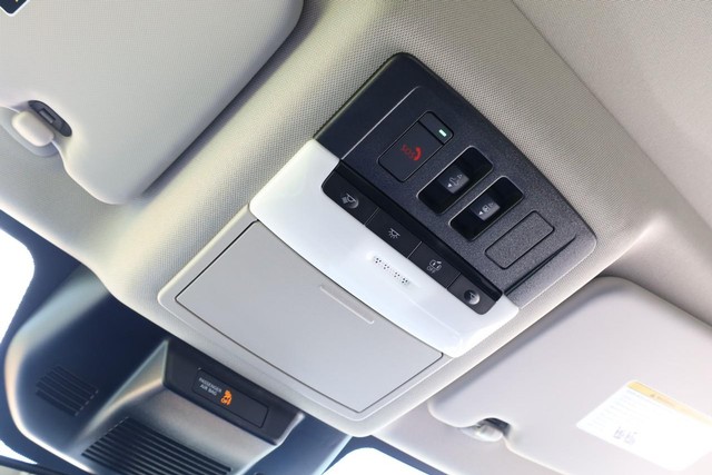 Nissan Rogue Vehicle Image 19