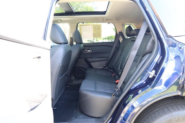 Nissan Rogue Vehicle Image 24