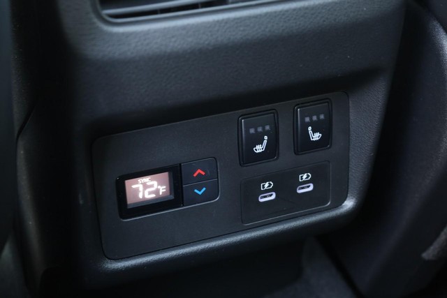Nissan Rogue Vehicle Image 26