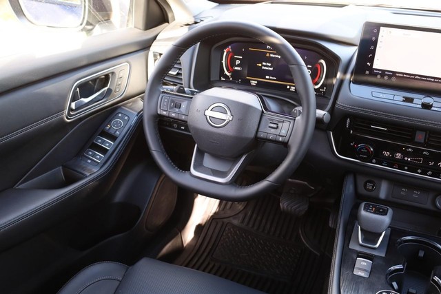 Nissan Rogue Vehicle Image 28