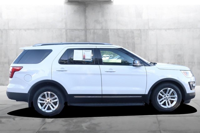 Ford Explorer Vehicle Image 05