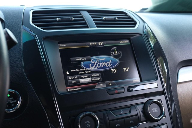 Ford Explorer Vehicle Image 13