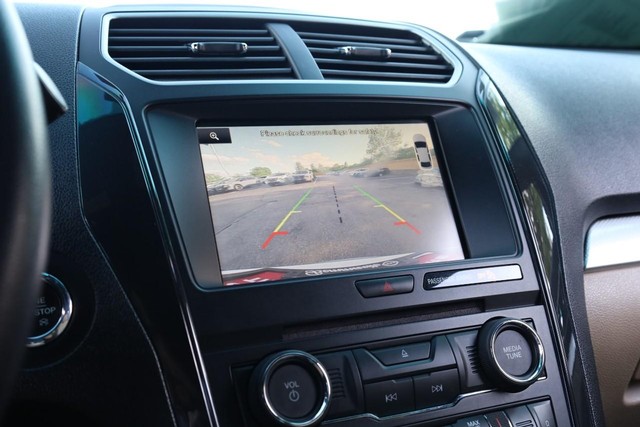 Ford Explorer Vehicle Image 14