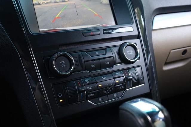 Ford Explorer Vehicle Image 15