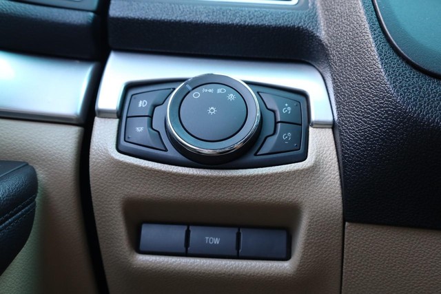 Ford Explorer Vehicle Image 20