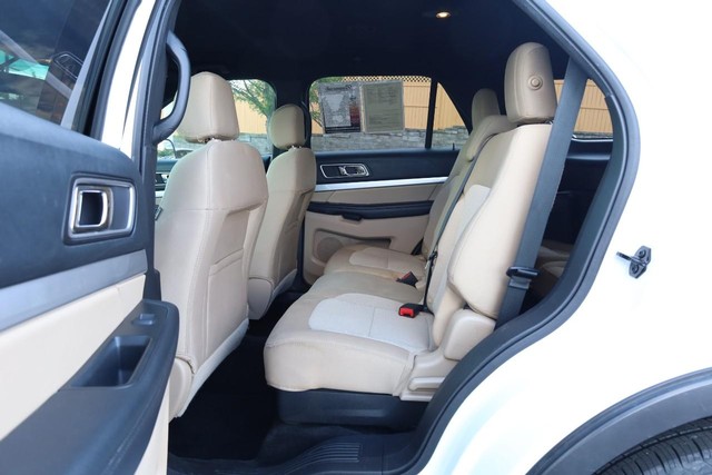 Ford Explorer Vehicle Image 23