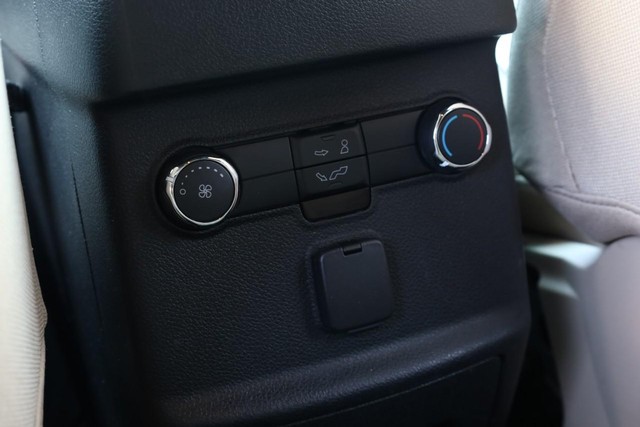 Ford Explorer Vehicle Image 24