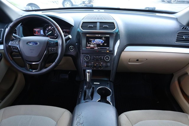 Ford Explorer Vehicle Image 25