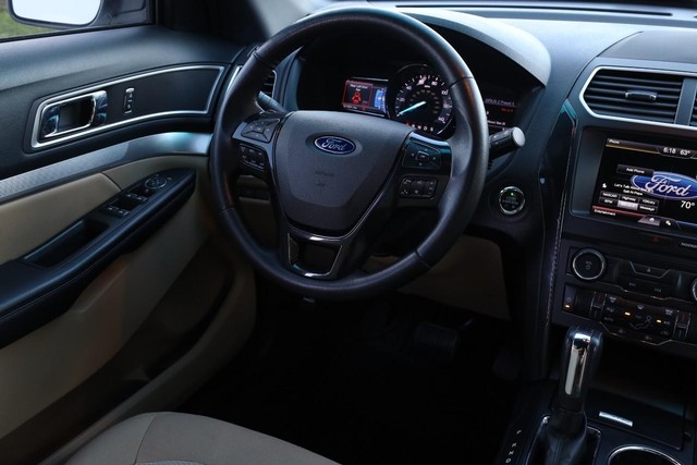 Ford Explorer Vehicle Image 26