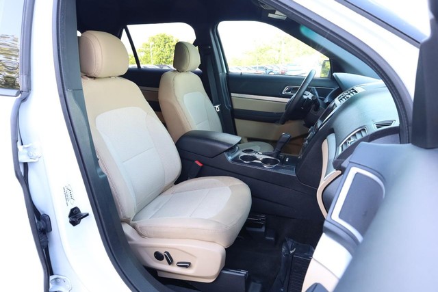 Ford Explorer Vehicle Image 28