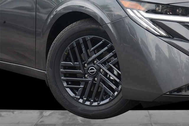 Nissan Sentra Vehicle Image 03