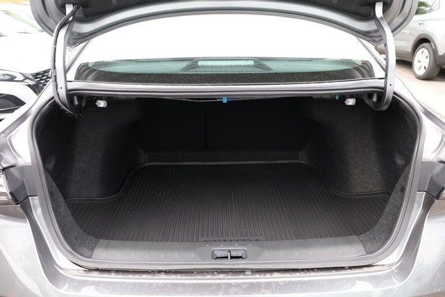 Nissan Sentra Vehicle Image 07