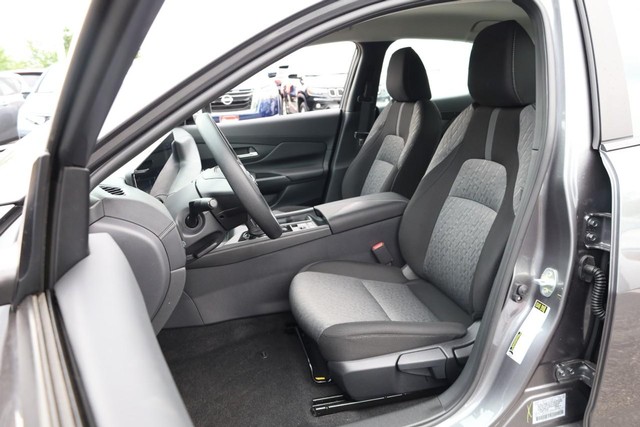 Nissan Sentra Vehicle Image 08