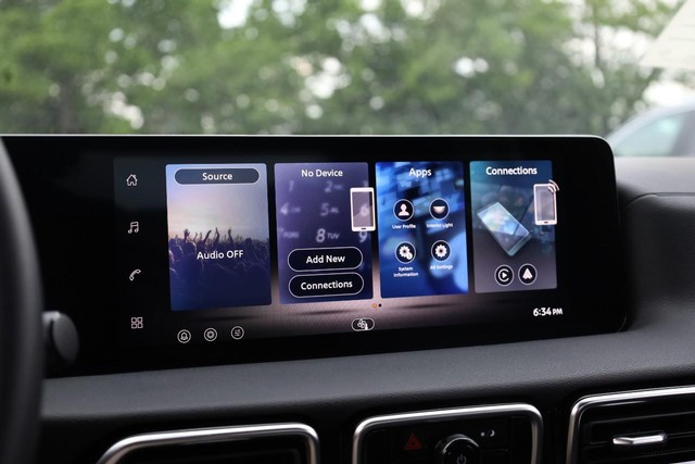 Nissan Sentra Vehicle Image 11