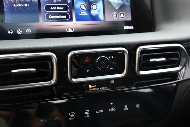 Nissan Sentra Vehicle Image 13
