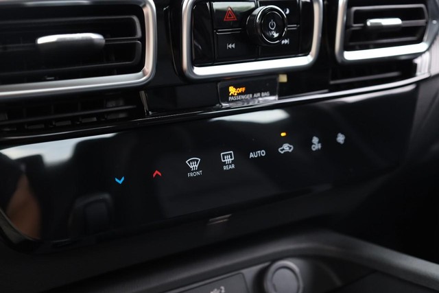 Nissan Sentra Vehicle Image 14