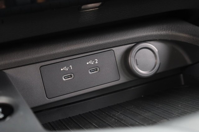 Nissan Sentra Vehicle Image 15