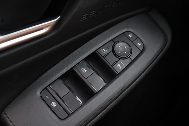 Nissan Sentra Vehicle Image 18