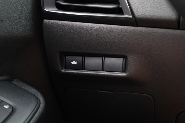 Nissan Sentra Vehicle Image 19