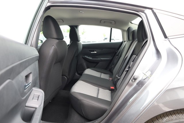 Nissan Sentra Vehicle Image 21