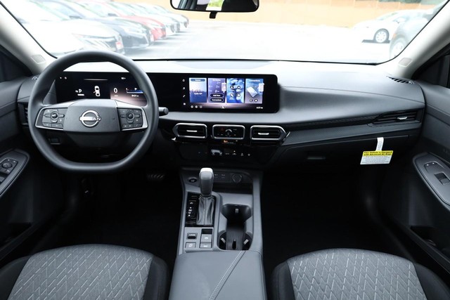 Nissan Sentra Vehicle Image 23