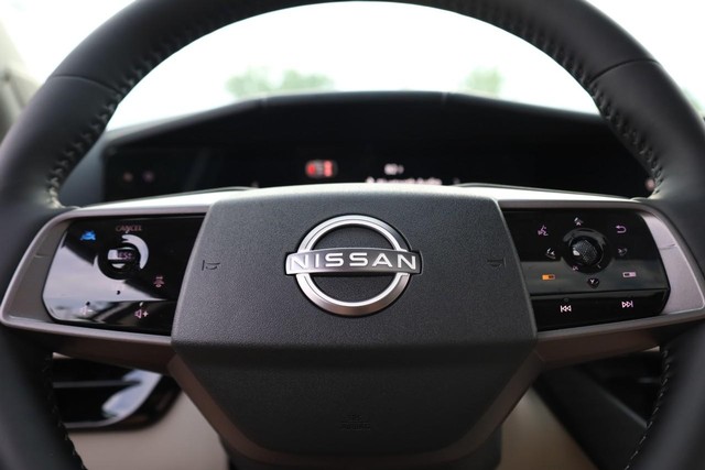 Nissan Murano Vehicle Image 11