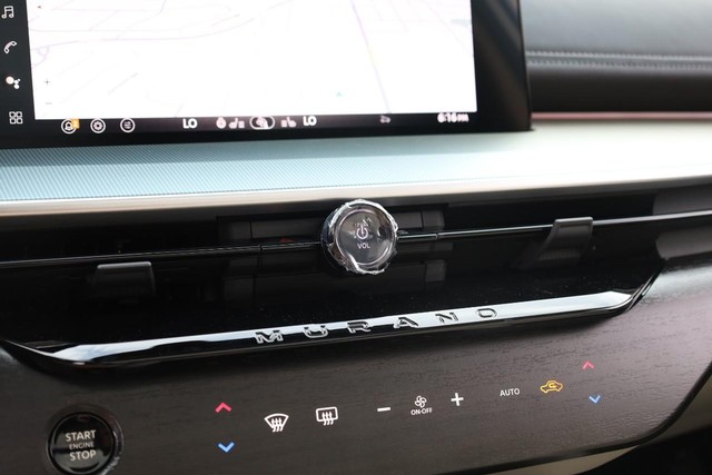 Nissan Murano Vehicle Image 15