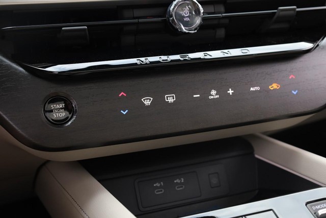 Nissan Murano Vehicle Image 16