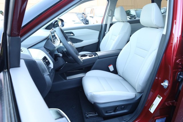 Nissan Rogue Vehicle Image 08