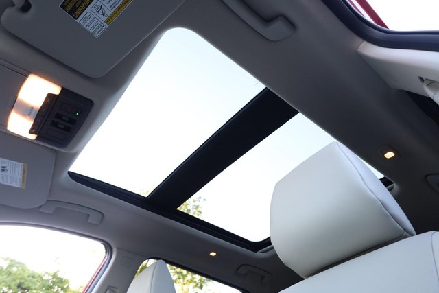 Nissan Rogue Vehicle Image 09
