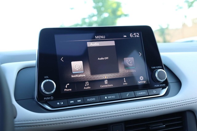 Nissan Rogue Vehicle Image 13