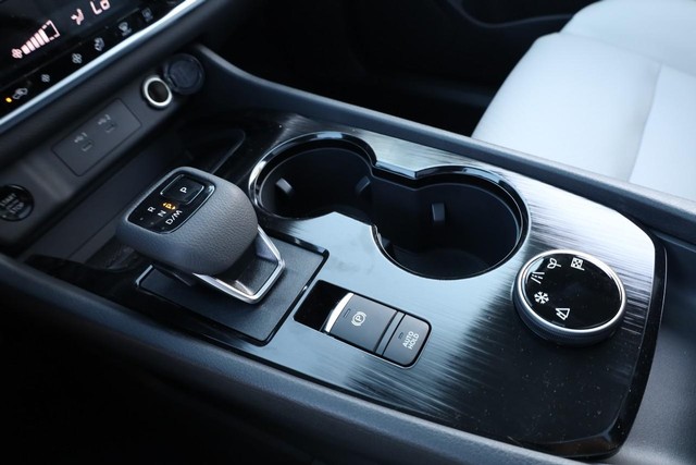Nissan Rogue Vehicle Image 17