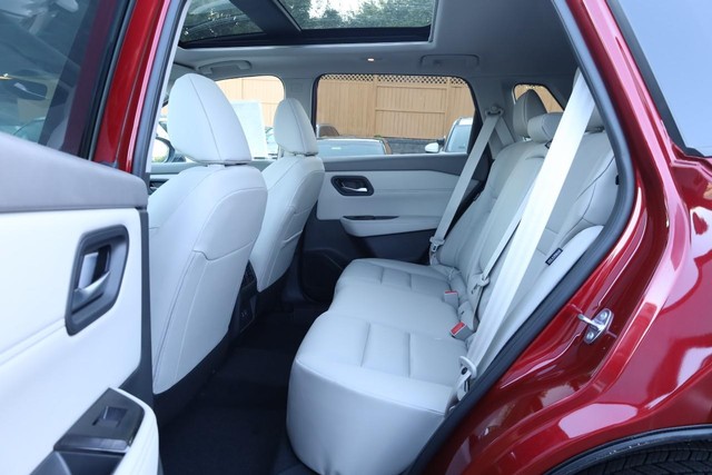 Nissan Rogue Vehicle Image 22