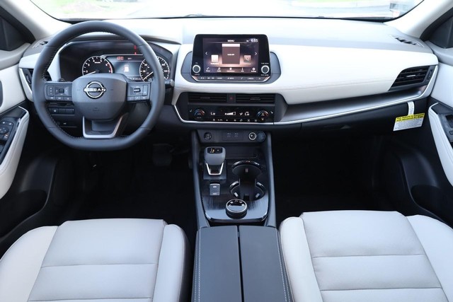 Nissan Rogue Vehicle Image 24