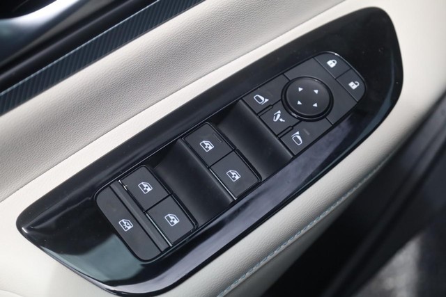 Nissan Murano Vehicle Image 11