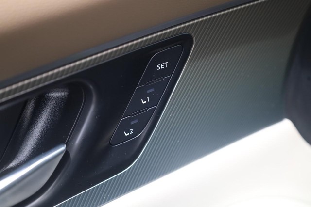 Nissan Murano Vehicle Image 12