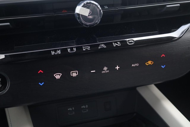 Nissan Murano Vehicle Image 17