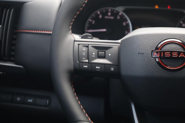 Nissan Pathfinder Vehicle Image 10